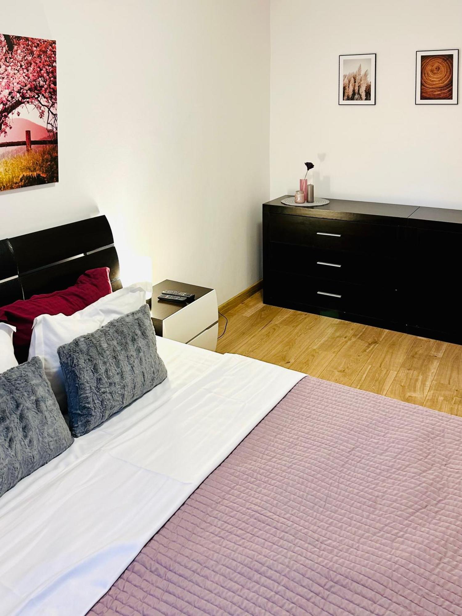 Chic Escape One - Free Parking Lägenhet Braşov Exteriör bild