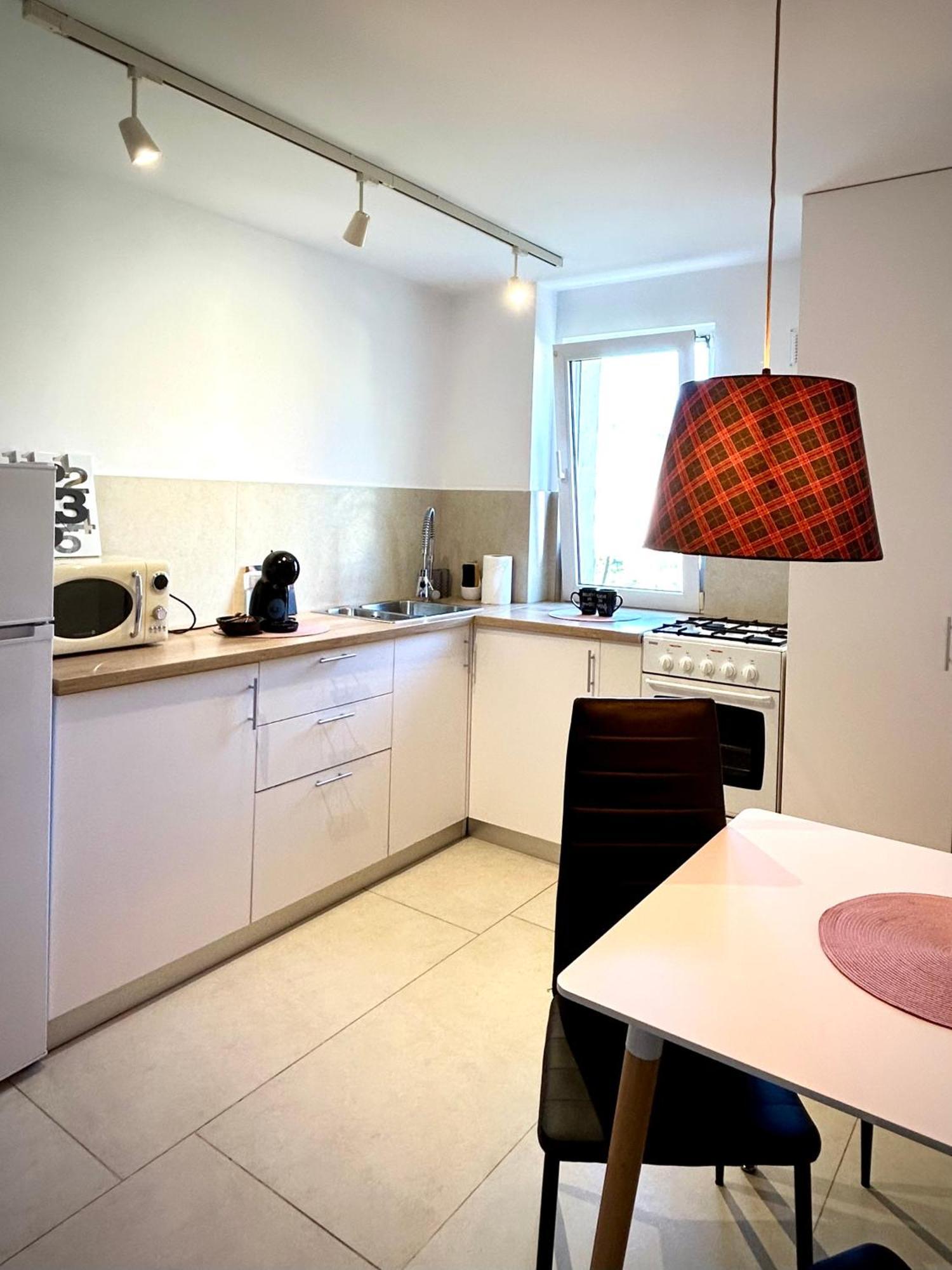 Chic Escape One - Free Parking Lägenhet Braşov Exteriör bild